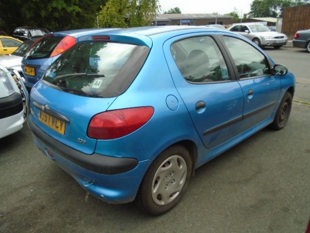 2000 Peugeot 206 1.4 LX 5d image 3