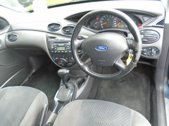2002 Ford Focus 1.6 Ghia 5d image 5
