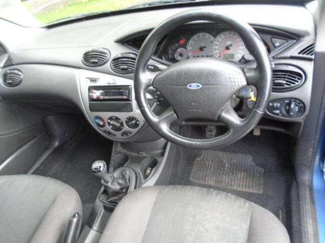 2002 Ford Focus 1.8 Zetec 5d image 5