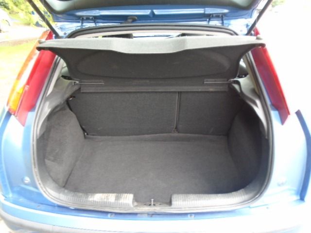 2002 Ford Focus 1.8 Zetec 5d image 8