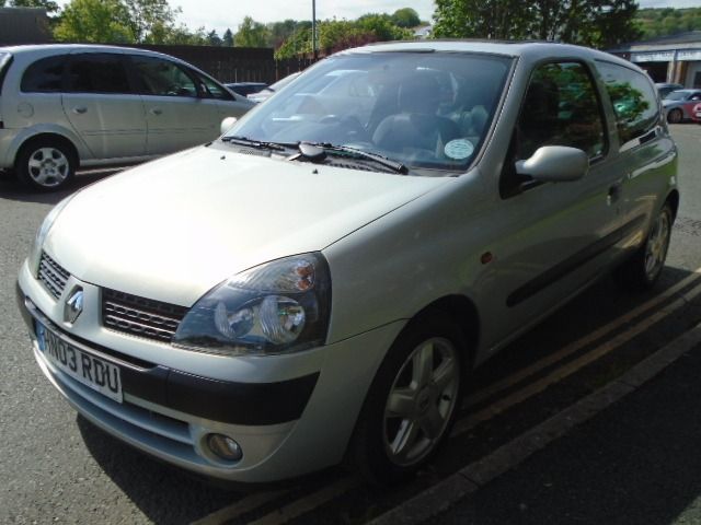 2003 Renault Clio 1.5 Plus DCI 3d image 2