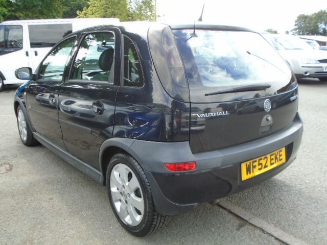 2002 Vauxhall Corsa 1.2 SXI 16V 5d image 3