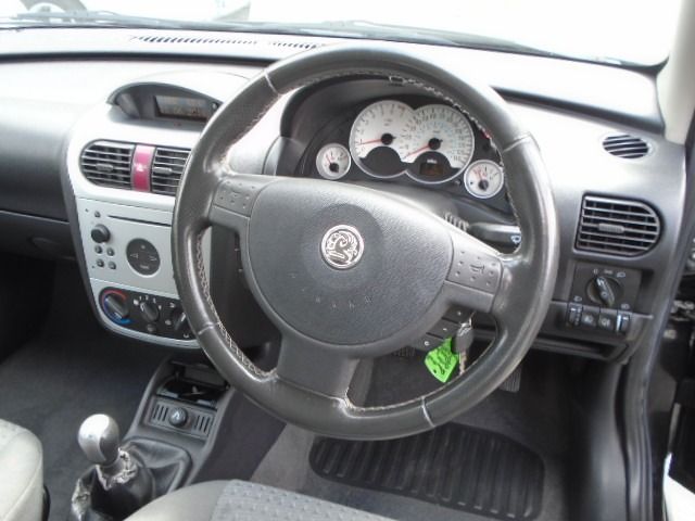 2002 Vauxhall Corsa 1.2 SXI 16V 5d image 7
