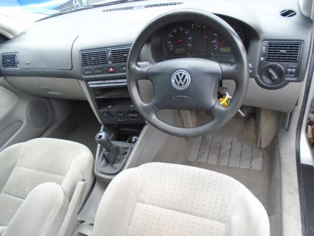 1998 Volkswagen Golf 1.6 SE 5d image 5