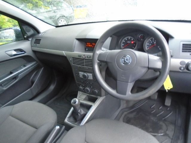 2006 Vauxhall Astra 1.6 LIFE 16V 5d image 6