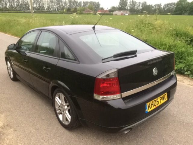 2005 Vauxhall Vectra 1.9 SRI CDTI 16V 5D image 3