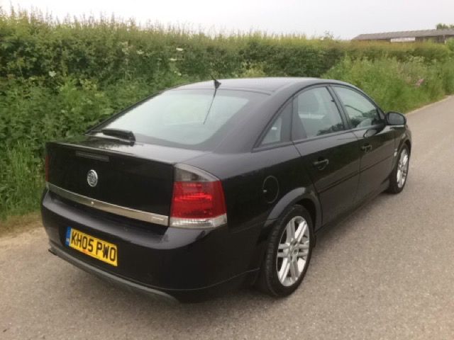2005 Vauxhall Vectra 1.9 SRI CDTI 16V 5D image 4