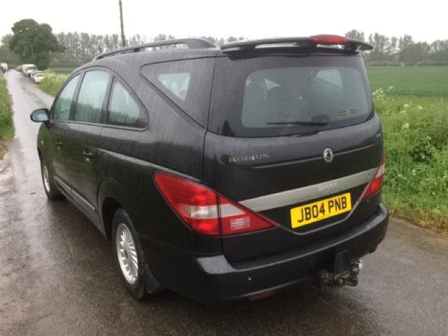 2005 Ssangyong Rodius 2.7 270 S 5d image 3