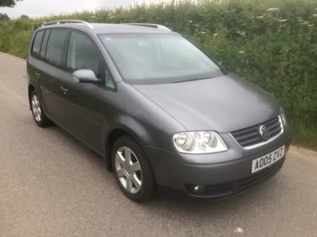 2005 Volkswagen Touran 2.0 Sport TDI DSG 5d image 1