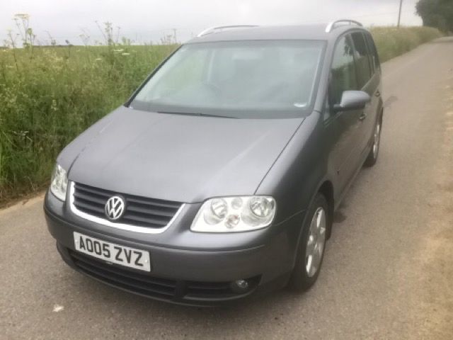 2005 Volkswagen Touran 2.0 Sport TDI DSG 5d image 2