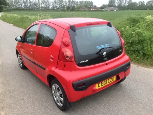 2011 Peugeot 107 1.0 Urban 5d image 3
