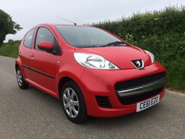2011 Peugeot 107 1.0 Urban 5d image 6