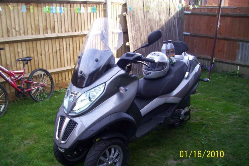 2011 Piaggio MP3 300lt image 1