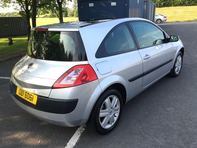 2005 Renault Megane 1.6 Sport 16V 3d image 3
