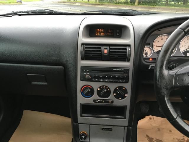 2004 Vauxhall Astra 1.8 16V 2d image 10