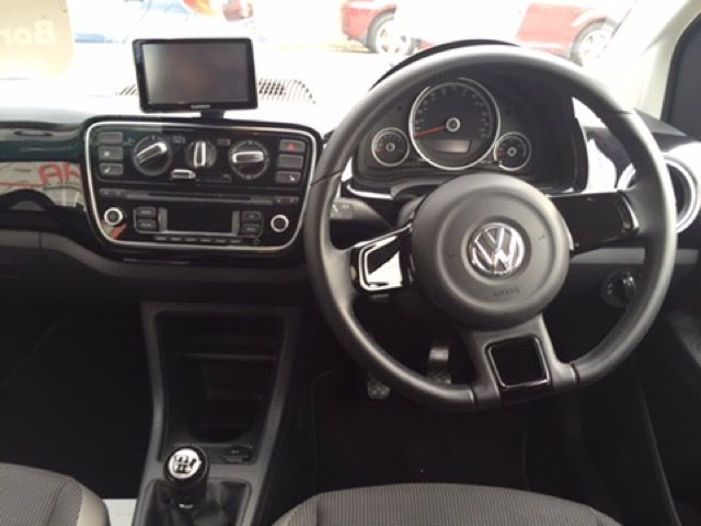2014 Volkswagen High Up! 1.0 5d image 10