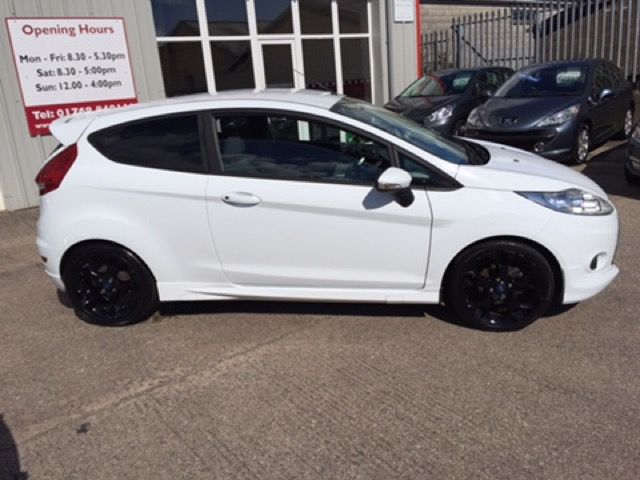 2011 Ford Fiesta 1.6 Zetec S 3d image 2