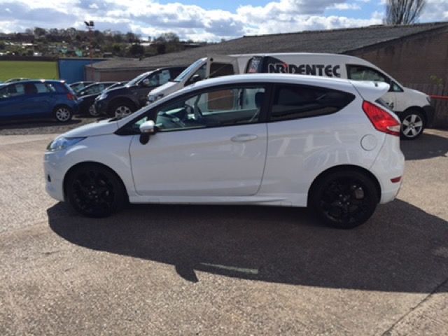 2011 Ford Fiesta 1.6 Zetec S 3d image 4