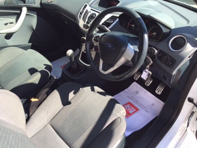 2011 Ford Fiesta 1.6 Zetec S 3d image 8