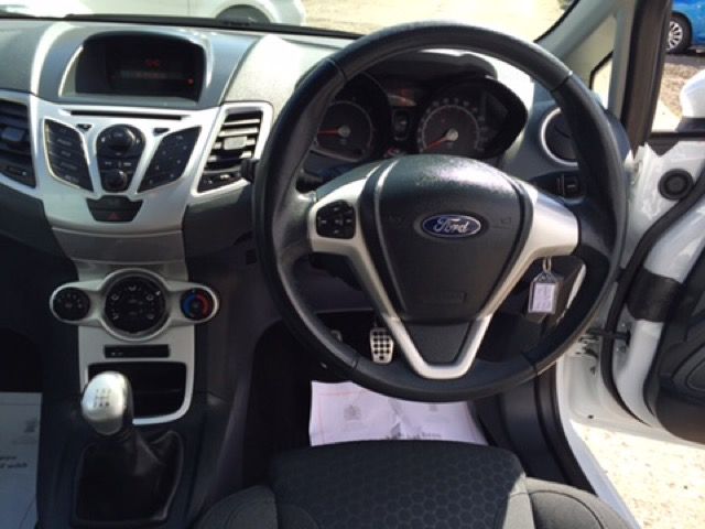 2011 Ford Fiesta 1.6 Zetec S 3d image 10