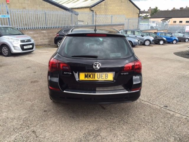 2011 Vauxhall Astra 1.7 SRI CDTI 5d image 3