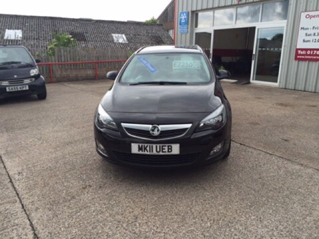 2011 Vauxhall Astra 1.7 SRI CDTI 5d image 6