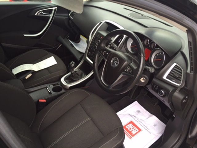 2011 Vauxhall Astra 1.7 SRI CDTI 5d image 8