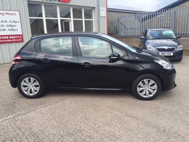 2013 Peugeot 208 1.4 HDI Plus 5d image 2