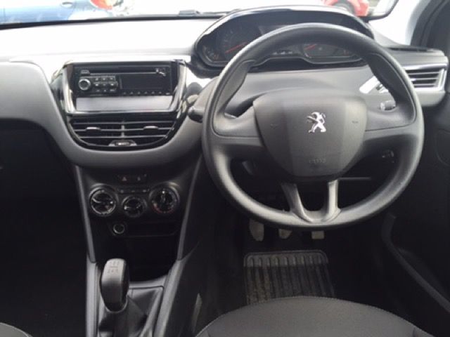 2013 Peugeot 208 1.4 HDI Plus 5d image 10
