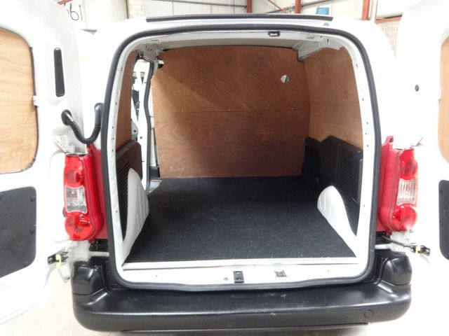 2011 Peugeot Partner 1.6 HDI S L1 850 4d image 7