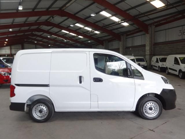 2013 Nissan NV200 1.5 SE DCI 5d image 2