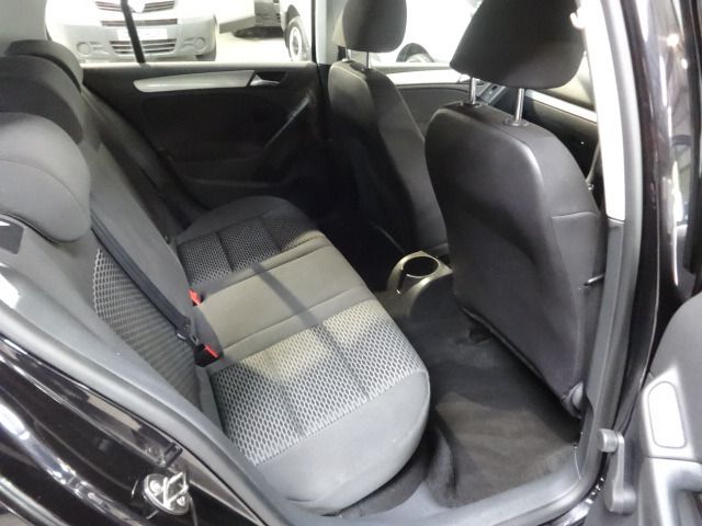 2012 Volkswagen Golf 1.6 S TDI 5d image 5