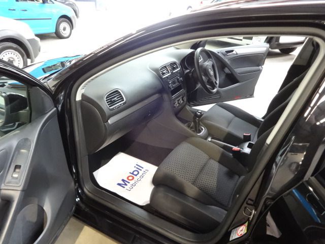 2012 Volkswagen Golf 1.6 S TDI 5d image 7