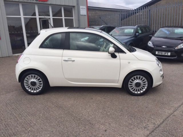 2011 Fiat 500 1.2 Lounge 3d image 2