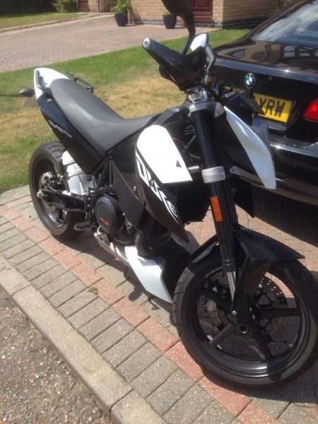 2008 KTM Duke 690 image 2
