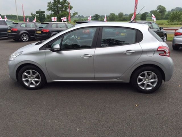 2013 Peugeot 208 1.2 Active 5d image 4