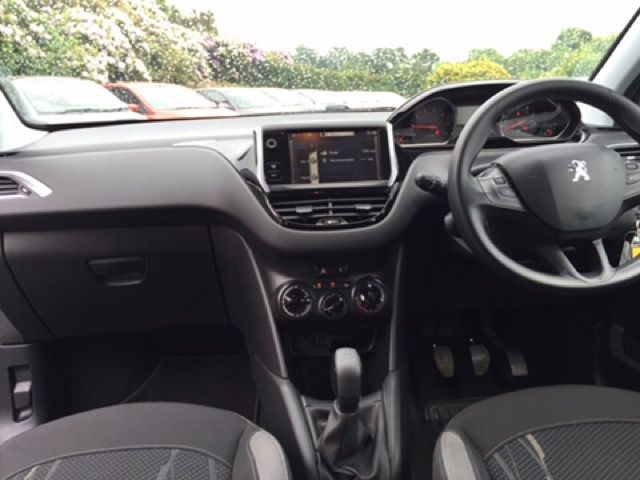 2013 Peugeot 208 1.2 Active 5d image 8