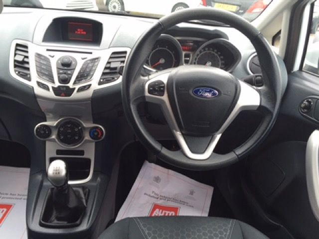 2009 Ford Fiesta 1.2 Zetec 5d image 8