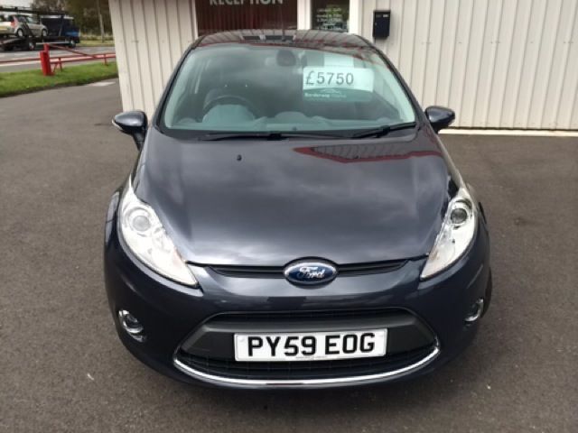 2010 Ford Fiesta 1.4 Titanium 3d image 2
