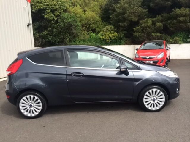 2010 Ford Fiesta 1.4 Titanium 3d image 3