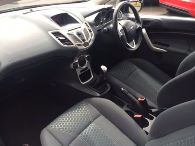 2010 Ford Fiesta 1.4 Titanium 3d image 6