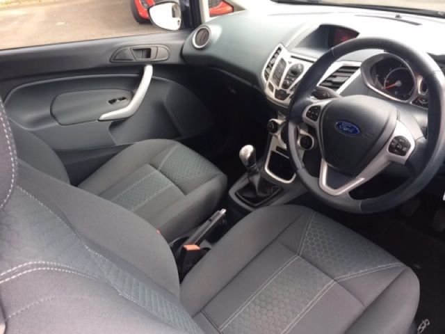 2010 Ford Fiesta 1.4 Titanium 3d image 7