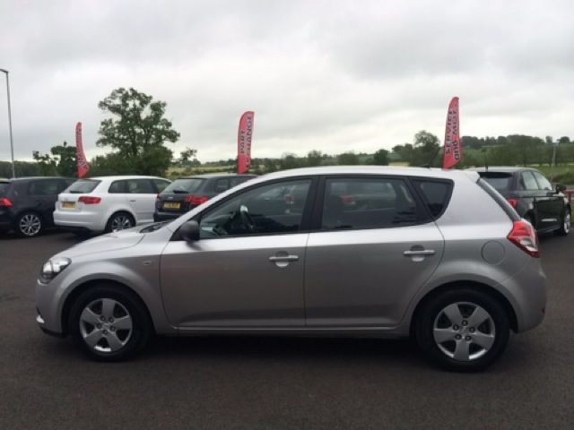 2012 KIA Ceed 1.4 1 5d image 5