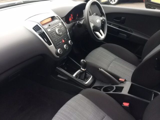 2012 KIA Ceed 1.4 1 5d image 6