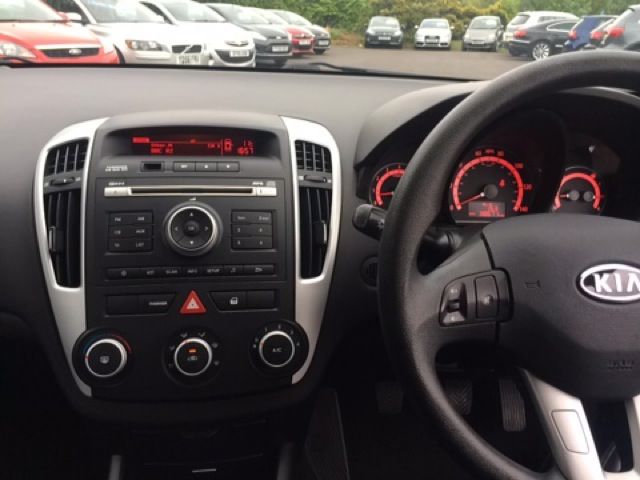 2012 KIA Ceed 1.4 1 5d image 9