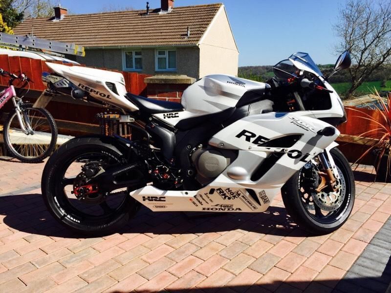 2004 Honda Cbr 1000rr Fireblade image 1