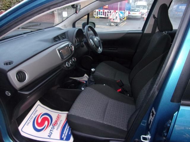2013 Toyota Yaris 1.4 D-4D TR 5d image 8