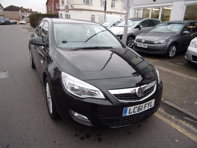 2011 Vauxhall Astra 1.4 Excite 5d image 1