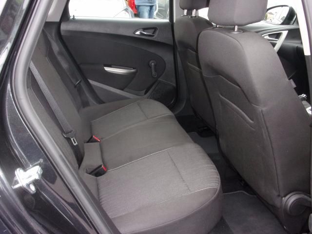 2011 Vauxhall Astra 1.4 Excite 5d image 8