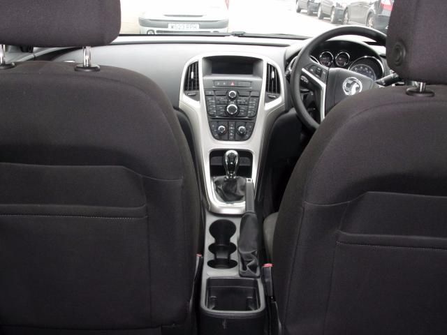 2011 Vauxhall Astra 1.4 Excite 5d image 9